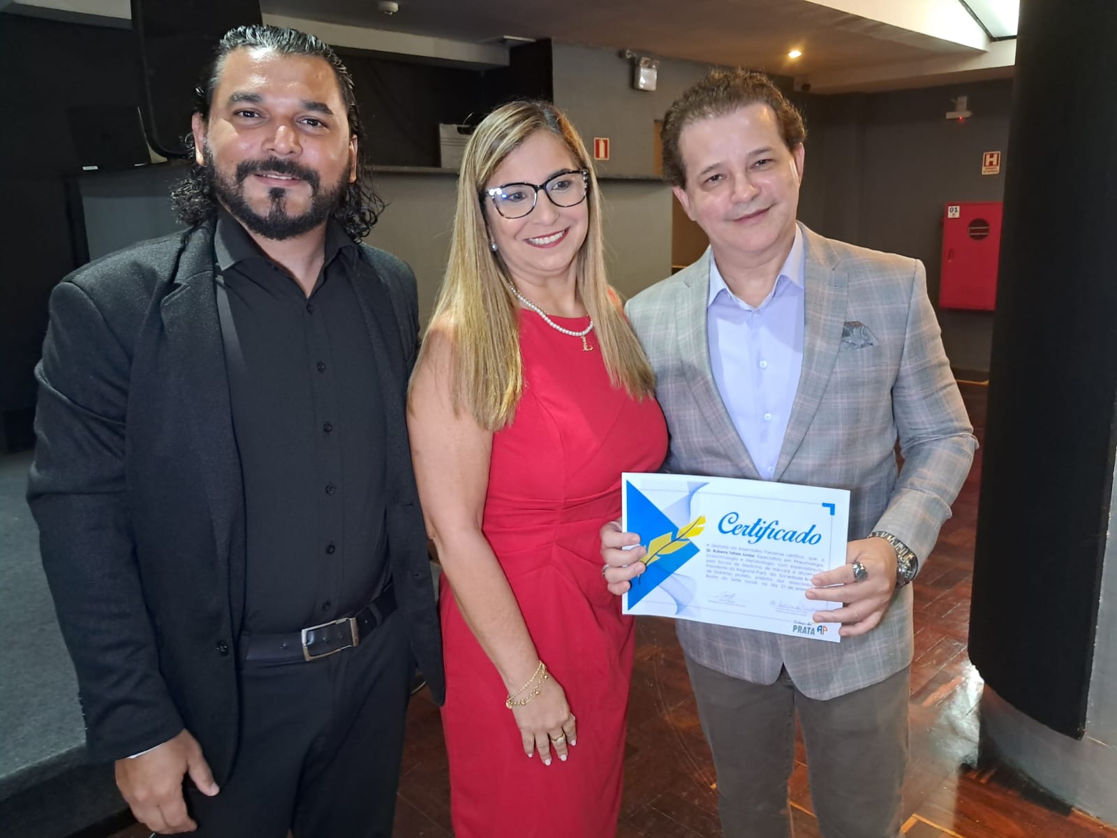 Rui e Rubens Tofolo com Luciana Tavares, da AP