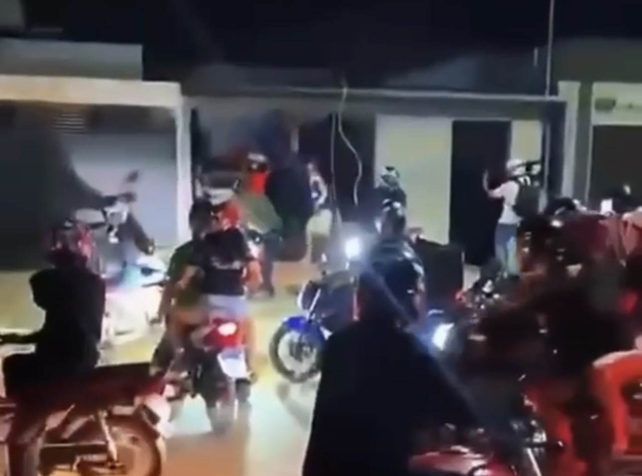 Após ter colega agredido, motoboys destroem casa de agressor no interior do Pará