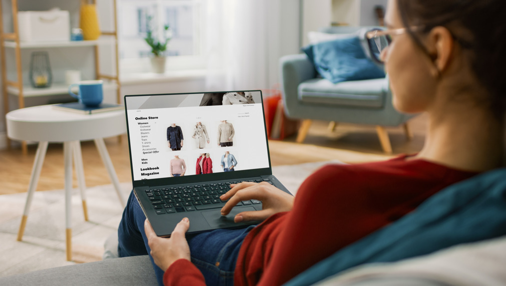 Especialista alerta sobre direitos nas compras e cuidados com promoções.