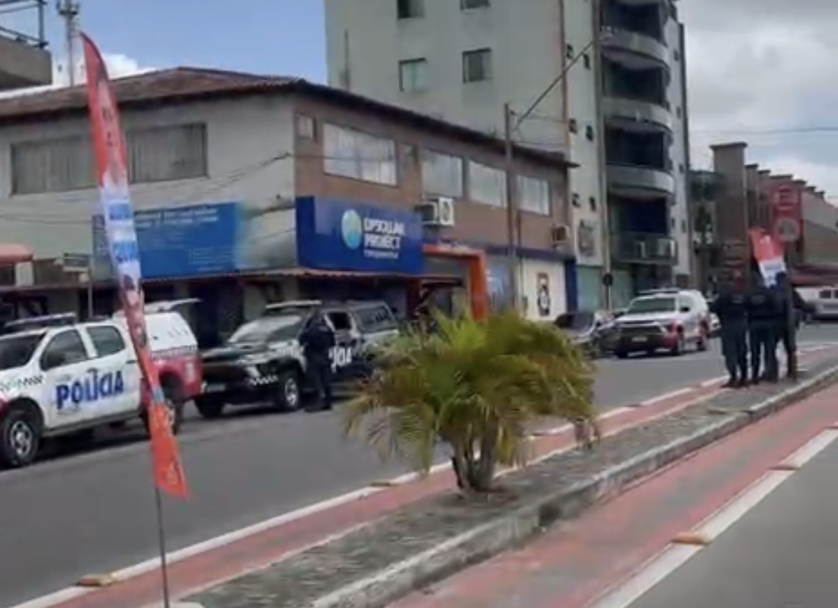Suspeito se entrega após manter família refém durante assalto na Cidade Nova 