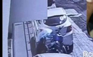Suspeito usou uma sombrinha para cobrir o crime -