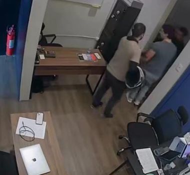 Imagem - Dupla armada invade loja e rouba celulares no Reduto, em Belém