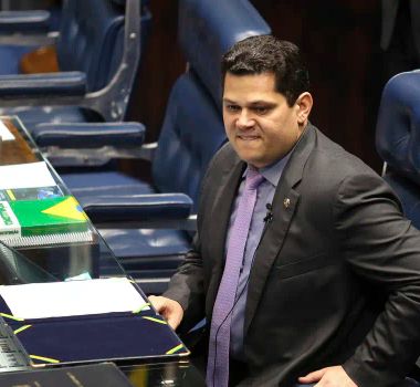 Imagem - Mensagens revelam proximidade entre Alcolumbre e banqueiro Daniel Vorcaro