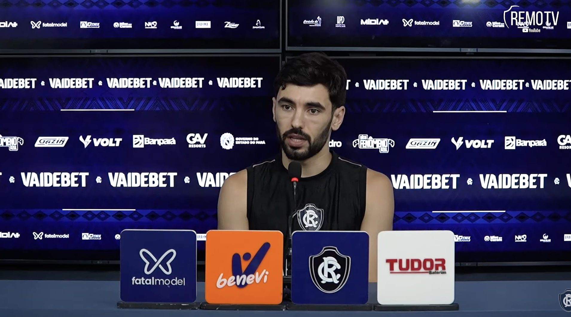 Atacante reconheceu a frustração com a situação do clube na zona de rebaixamento e destacou a importância da pausa para Thiago Carpini ajustar a equipe.