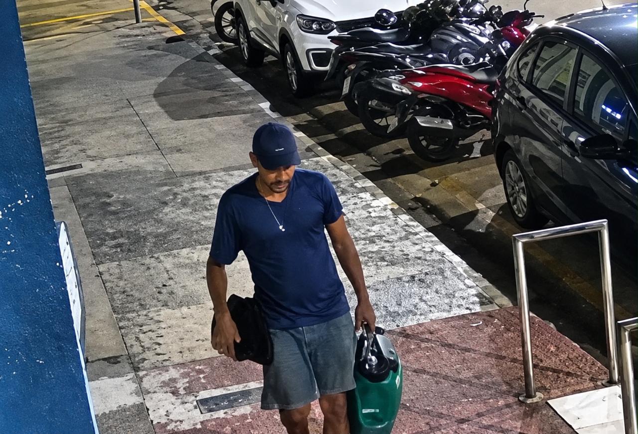 Homem furtando peças de moto - 
