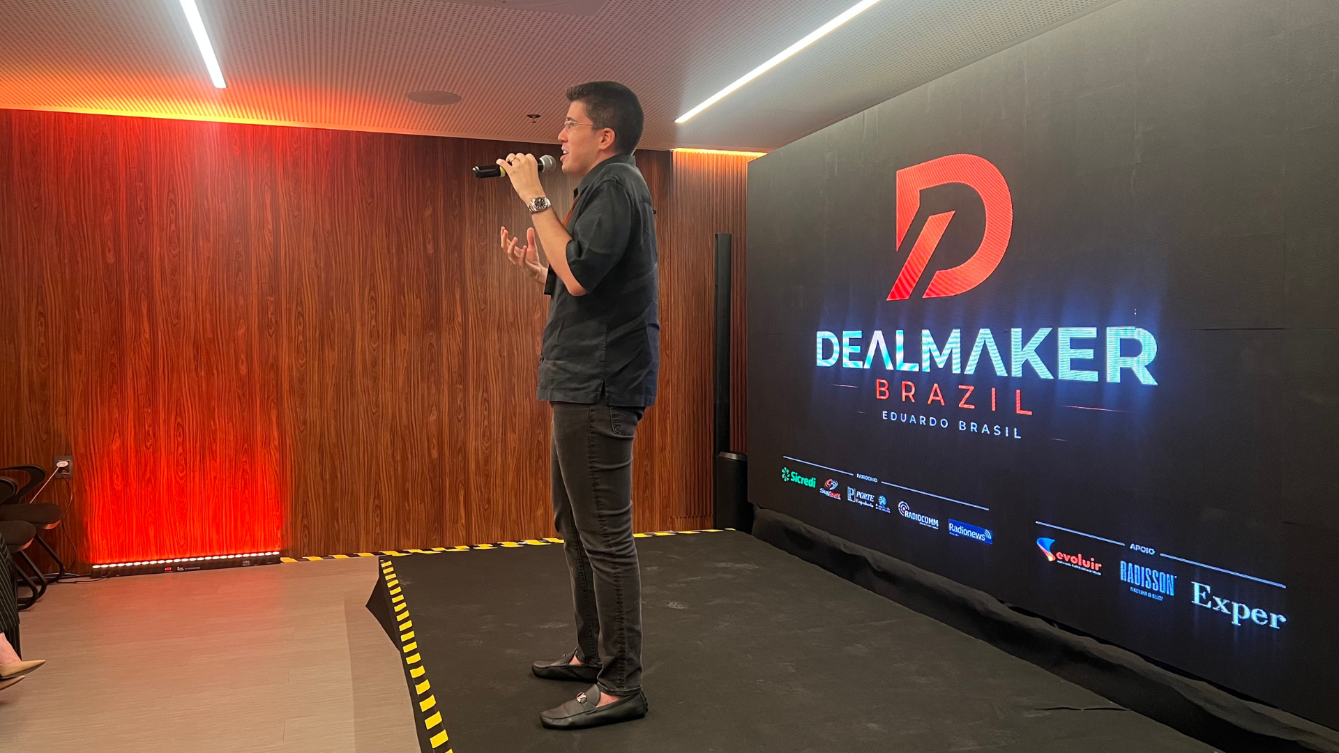 Romulo Neto, jornalista, empresário e vice-presidente do Grupo Roma, durante participação no DealMaker.