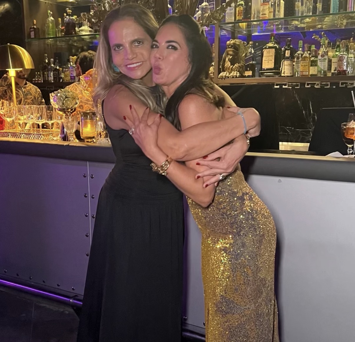 As amigas Tânia Tavernard e Fadia Freire. Festejar a vida nunca é demais. 