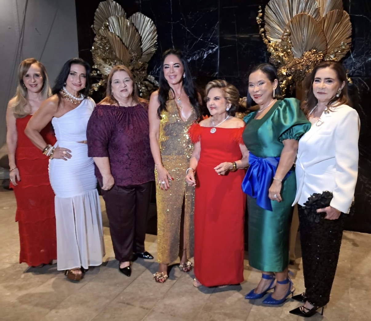 Fadia é Cléa Farah com as amigas, Milene Guilhon, Gilvana Gonçalves, Julita Tofolo e as Silvias, Bezerra e Reis