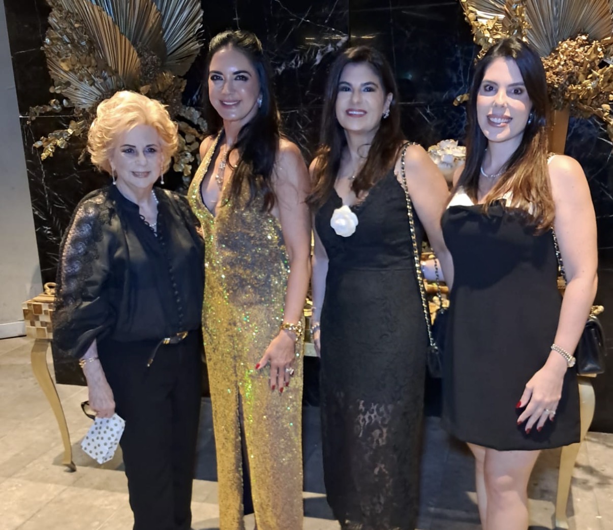 Fadia com a tia, Cléa Chady, e as primas, Sandra Chady e Nathalia Diniz