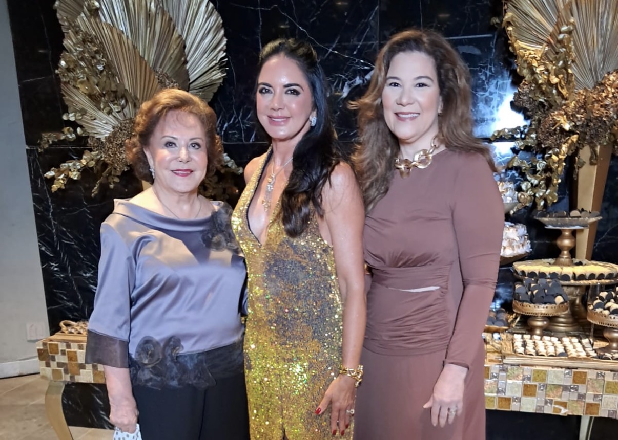 Maria Lúcia Pires, sempre elenganterrima, com Fadia e Danielle Flexa Ribeiro
