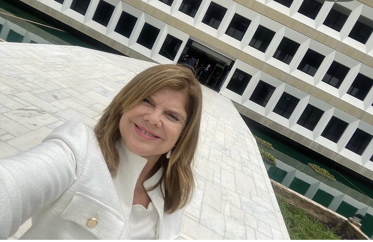 Os vivas da semana também são para a amiga Flávia Chaves, mãe do vice-presidente do Grupo Roma, jornalista Romulo Netto. 
