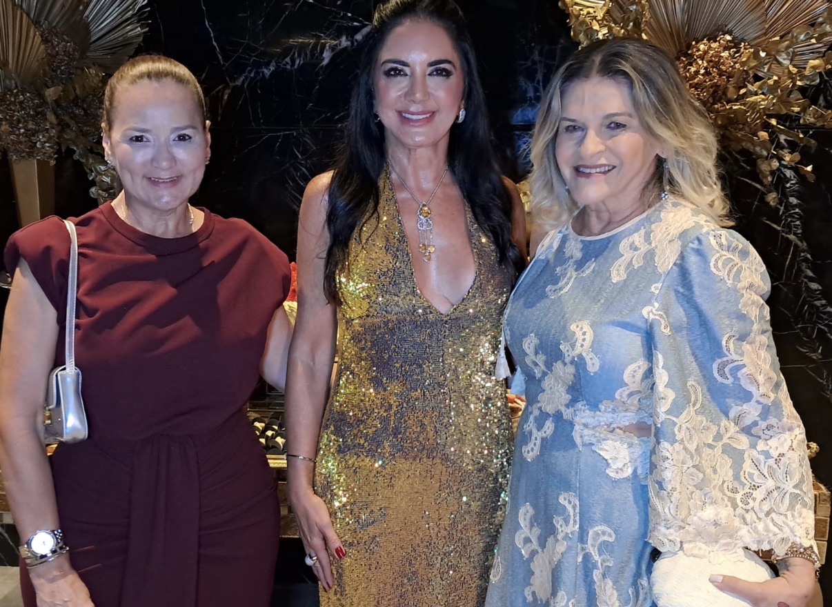 Sue Anne Mourão e a colunista, com Fadia 
