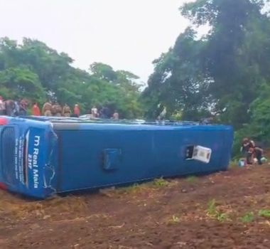 Imagem - Quatro pessoas ficam feridas durante acidente com ônibus que saiu do Tocantins para o Pará