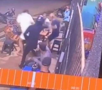 Imagem - Homem é executado a tiros em frente a estabelecimento comercial em Altamira