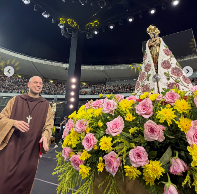 Nossa Senhora de Nazaré emociona fiéis durante vigília com Frei Gilson no Mangueirão
