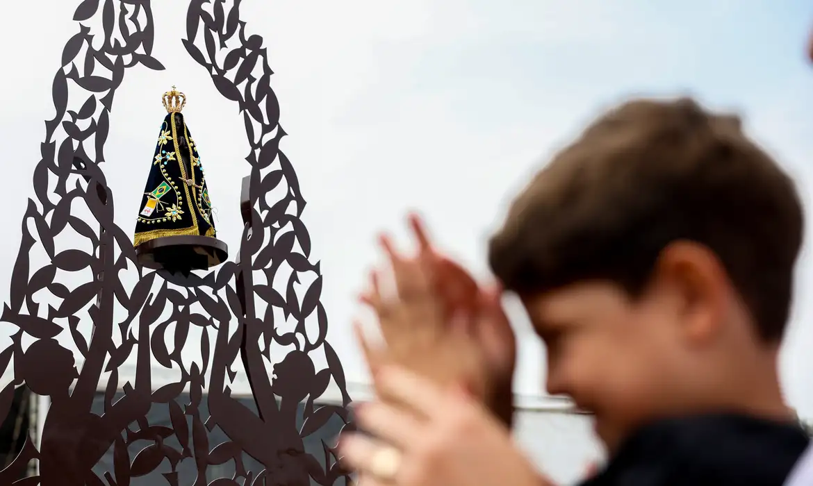 Padroeira do Brasil de Nossa Senhora Aparecida.