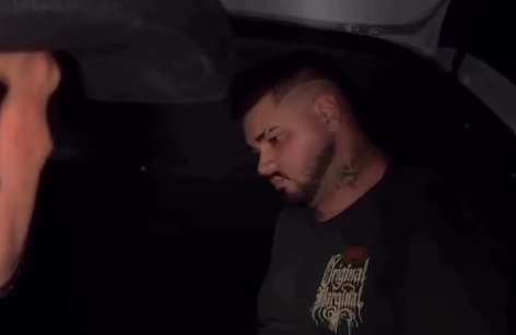(O momento da abordagem foi gravado e divulgado pelo coronel Edson Raiado, da Polícia Militar de Goiás.)