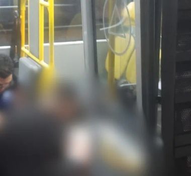 Imagem - Passageiro morre atingido por tiro dentro de ônibus do BRT durante operação policial no RJ