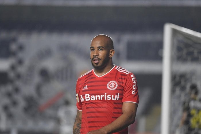 Volante defendeu o Inter entre 2018 e 2021 - 