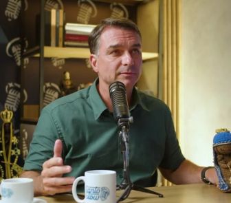 Imagem - Flávio Bolsonaro desiste do debate da Globo e alega “censura” do TSE