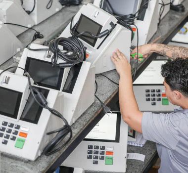 Imagem - Urna eletrônica e atendimento prioritário: saiba quais são os direitos dos eleitores com deficiência