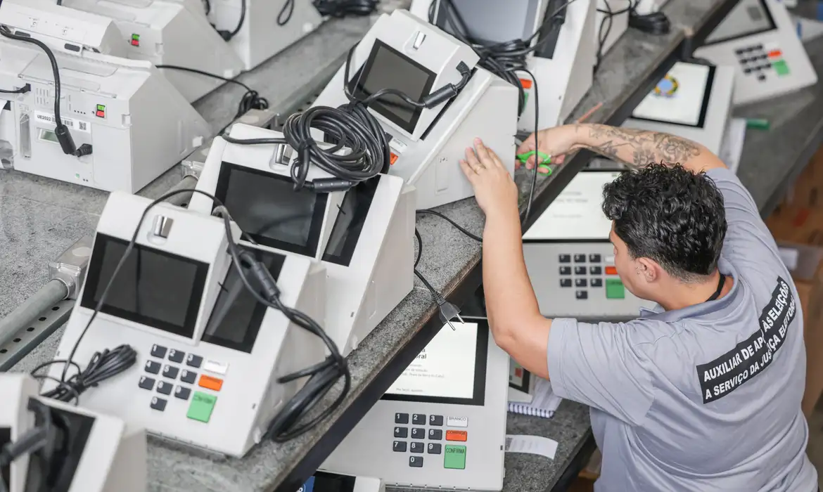 Urna eletrônica e atendimento prioritário: saiba quais são os direitos dos eleitores com deficiência