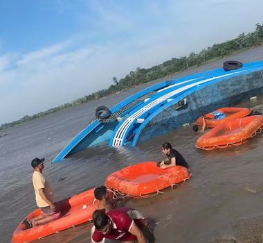 Imagem - Embarcação afunda após bater em tronco submerso no interior do Amazonas