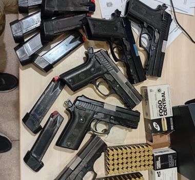 Imagem - Passageiro é preso com cinco pistolas e 100 munições dentro de ônibus na Grande Belém