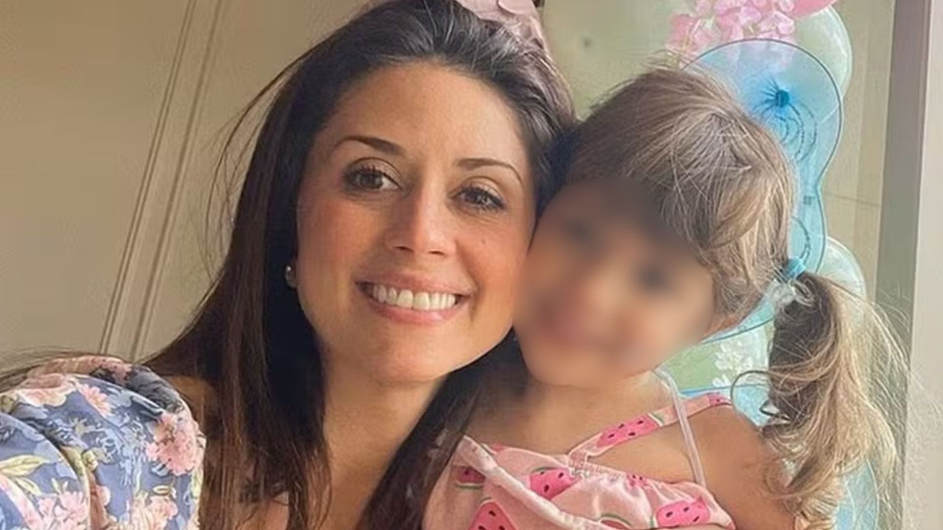 Cibelle Savella, é suspeita de atirar e matar a própria filha, Vivian, de 4 anos.