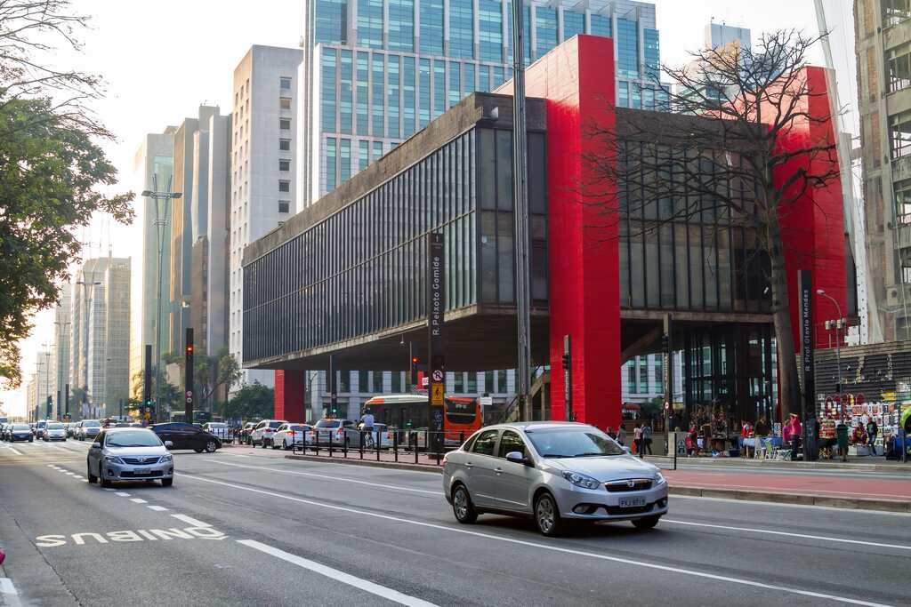 Local é distante de ato político do PT, marcado na mesma avenida -