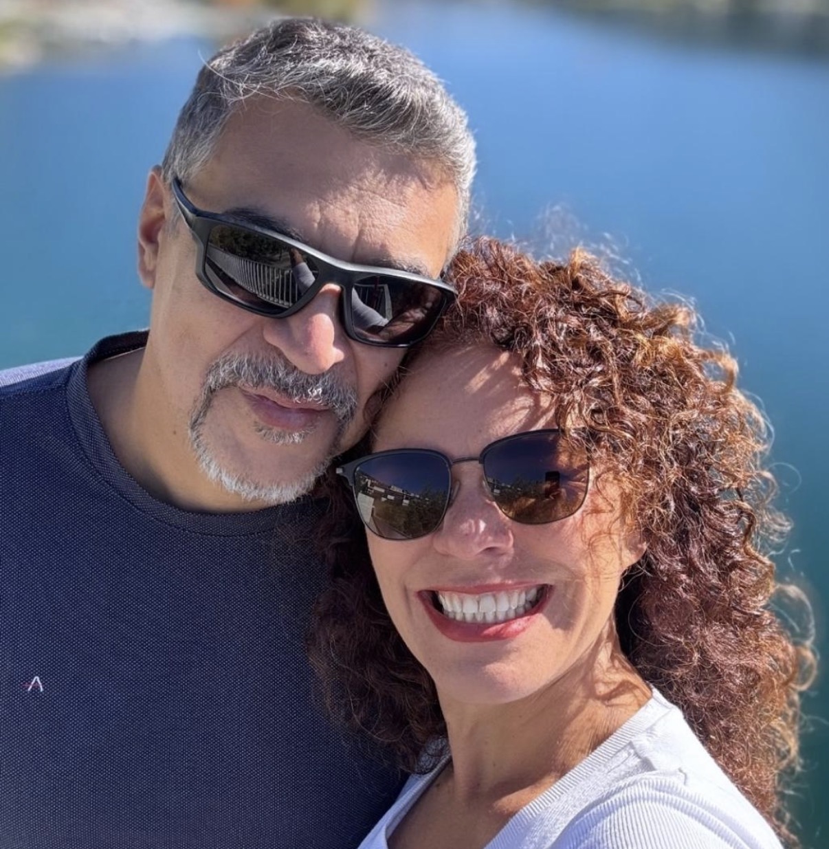 O amigo Fábio Cardoso foi o querido que esteve no berço, nessa sexta-feira. Os vivas foram puxados pela esposa, a empresária Gisela Cardoso, que comanda o delicioso Égua do Pudim. 