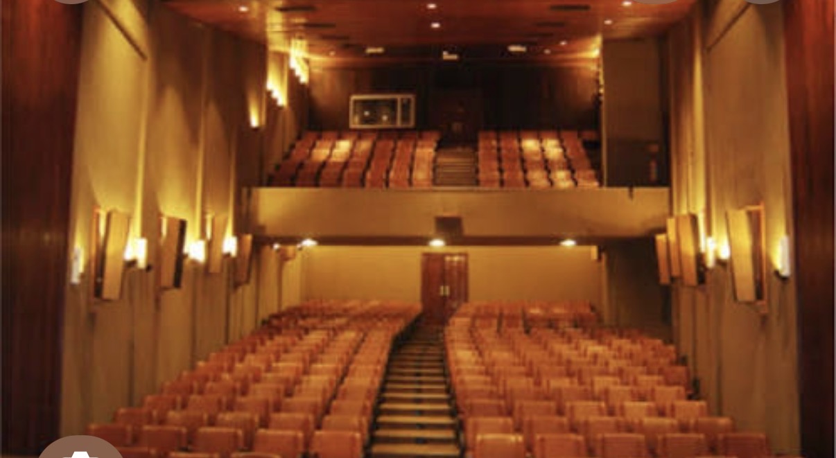 Sala de cinema  do CCBEU, onde  são exibidos varuos filmes vencedores e indicados ao Oscar 