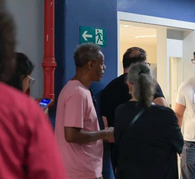 Imagem - Eleitores têm até as 17h para votar neste domingo