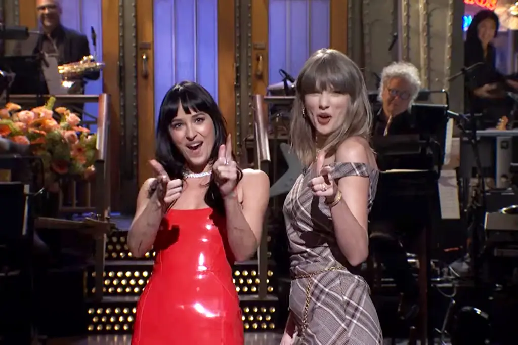 Imagem - Taylor Swift interrompe Dakota Johnson no SNL e brinca: “Minha terapeuta”