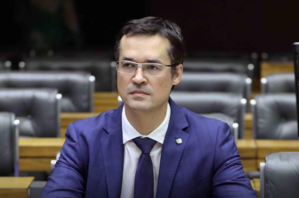 Presidente da Corte eleitoral, Nunes Marques, suspendeu decisão que havia indeferido a candidatura do ex-procurador ao Senado pelo Paraná poucas horas antes da votação