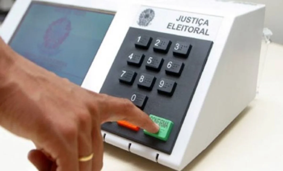 (Urna eletrônica) 