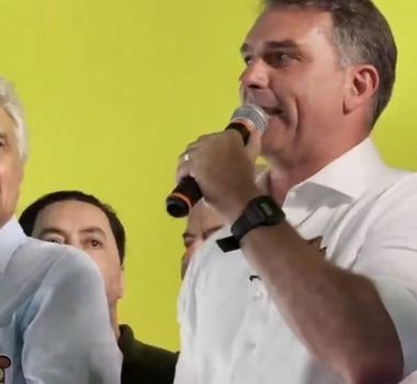 Imagem - Flávio Bolsonaro diz que pretende usar maioria no Congresso para mudar a Constituição