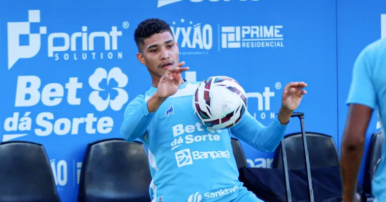 Baianinho foi o primeiro reforço apresentado nesta janela -