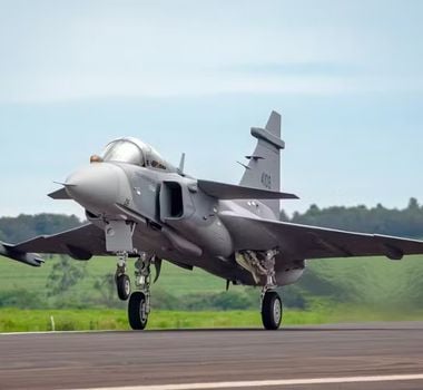 Imagem - Caça Gripen produzido no Brasil realiza primeiro voo em São Paulo
