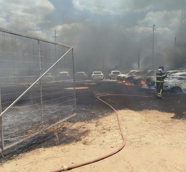 Imagem - Incêndio destrói mais de 20 carros em pátio de locadora no Piauí