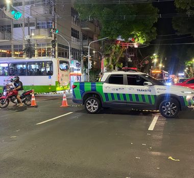 Imagem - Traslado dos Carros fecha Avenida Nazaré e deixa trânsito complicado em Belém