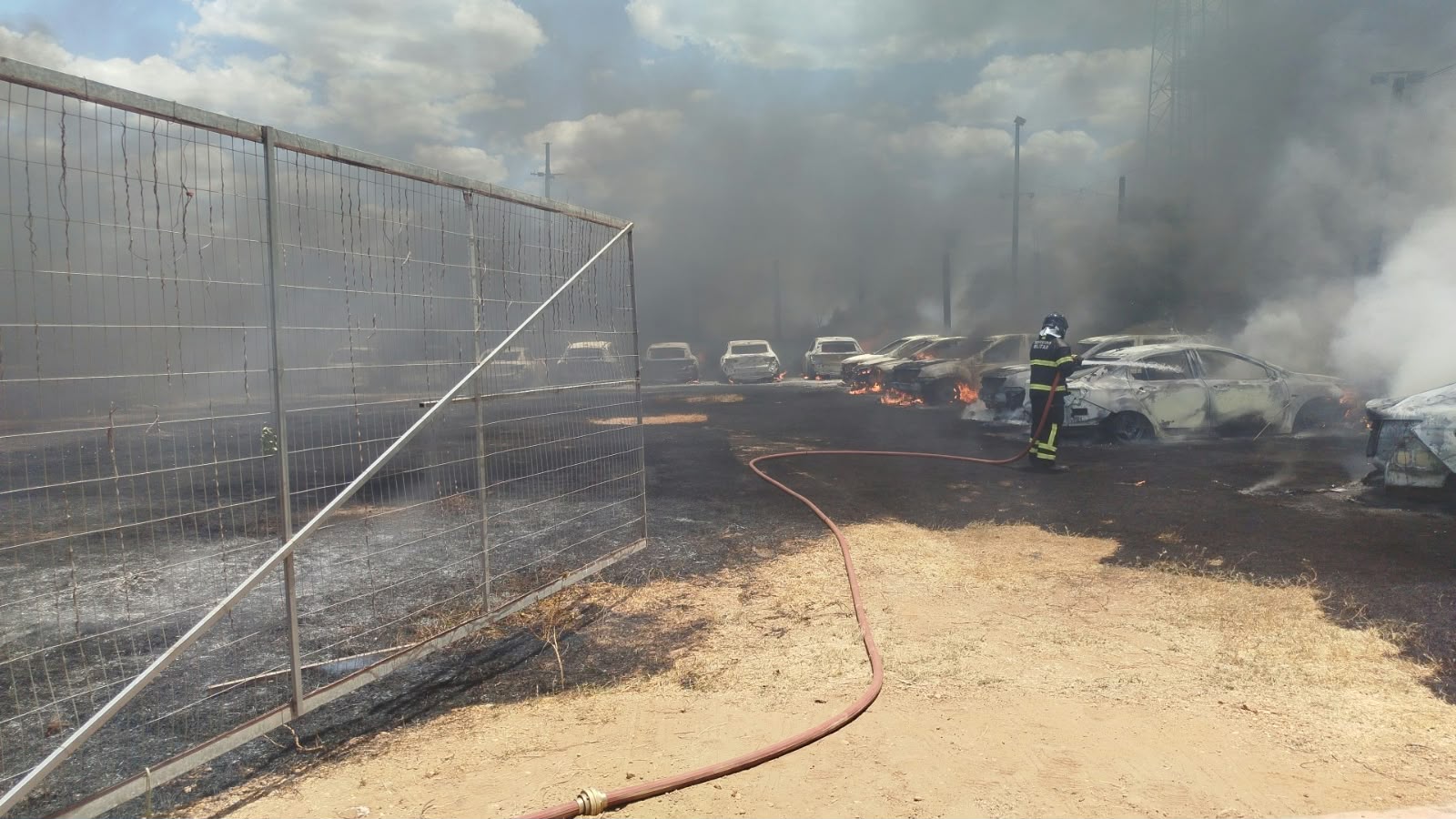 (As circunstâncias que provocaram o incêndio deverão ser apuradas pelas autoridades.)