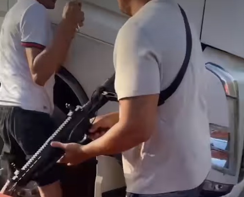 (O caso teria ocorrido nesta terça-feira (6), e ganhou repercussão nas redes sociais.)