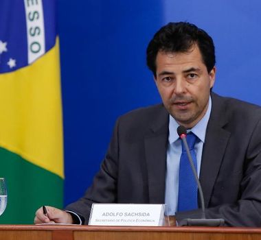 Imagem - Governo de Flávio Bolsonaro não privatizaria Banco do Brasil, Caixa e Petrobras, afirma representante da campanha