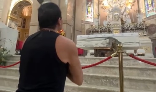 (A cantora Gretchen protagonizou um momento de fé e emoção durante o Círio de Nazaré, em Belém, no Pará.)