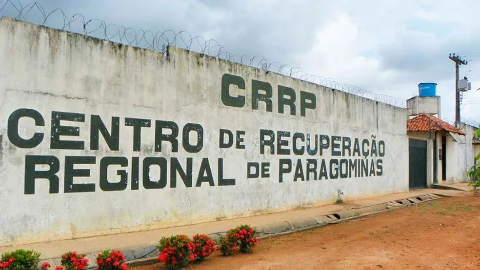 Inspeção encontrou falhas sanitárias e estruturais no local responsável pelo preparo e transporte das refeições.