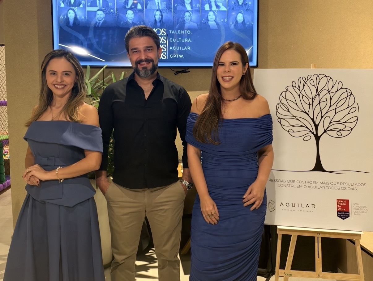 Jhayanne Barros de Aguilar, Cristyane Deprá e Daniel Aguilar comandam o escritório Aguilar Advogados Associados 
