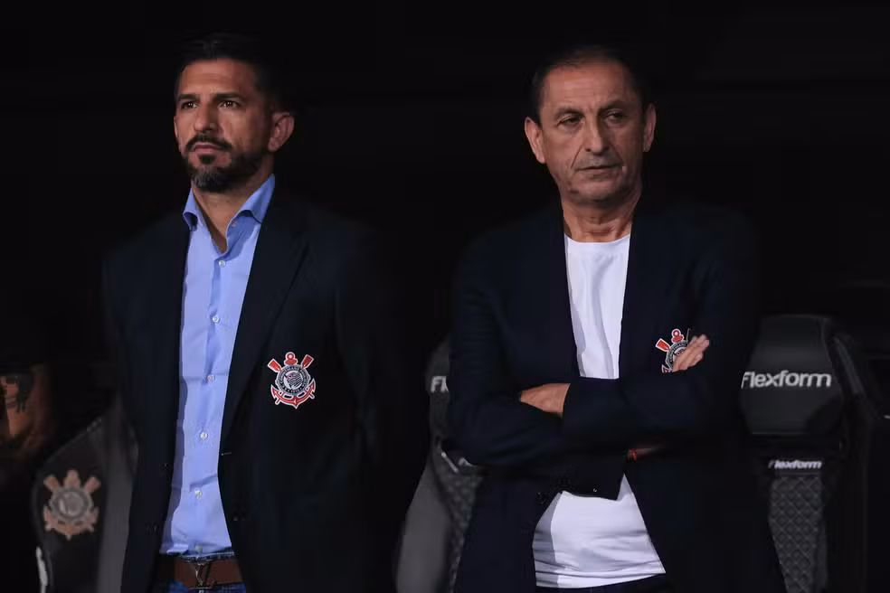 Técnico argentino pode ficar fora de seis das nove rodadas restantes do Brasileirão caso seja contratado pelo Timão