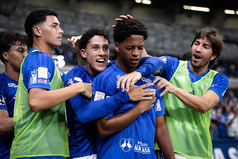 Zé Lucas comemora gol pelo Cabuloso - 