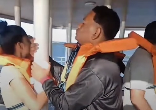 (A situação provocou momentos de tensão entre os passageiros, conforme relatos e vídeos que circulam nas redes sociais.)